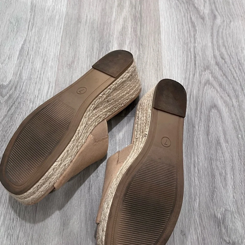 Casual Tan Platform Slide Sandals - Picture 5 of 5
